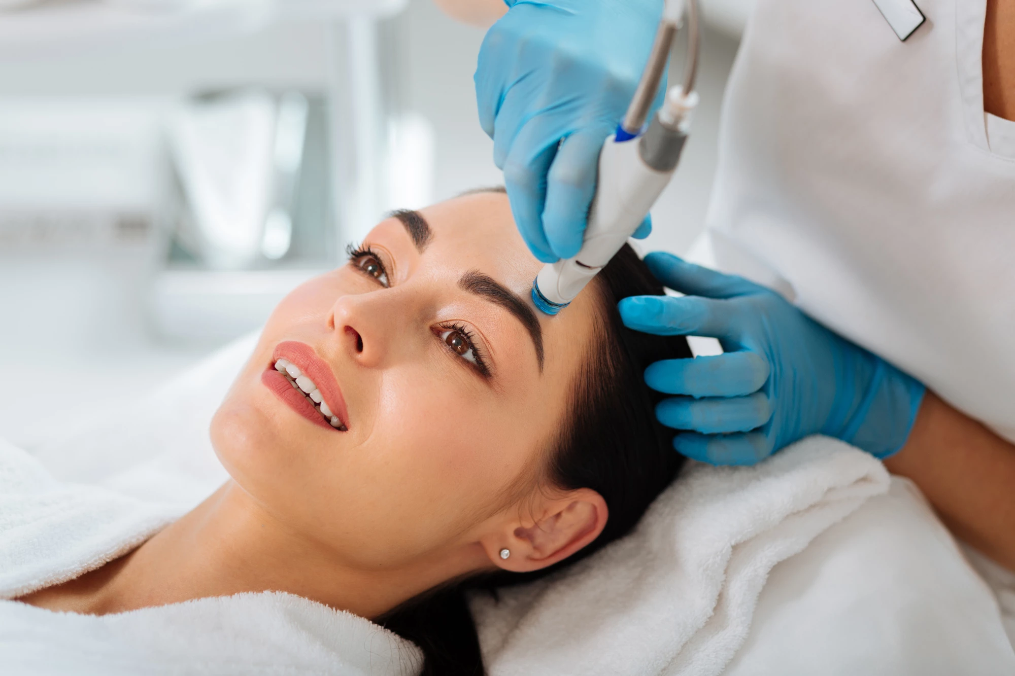 https://drsavalia.com/uploads/1572630594-hydrafacial-machine.jpg