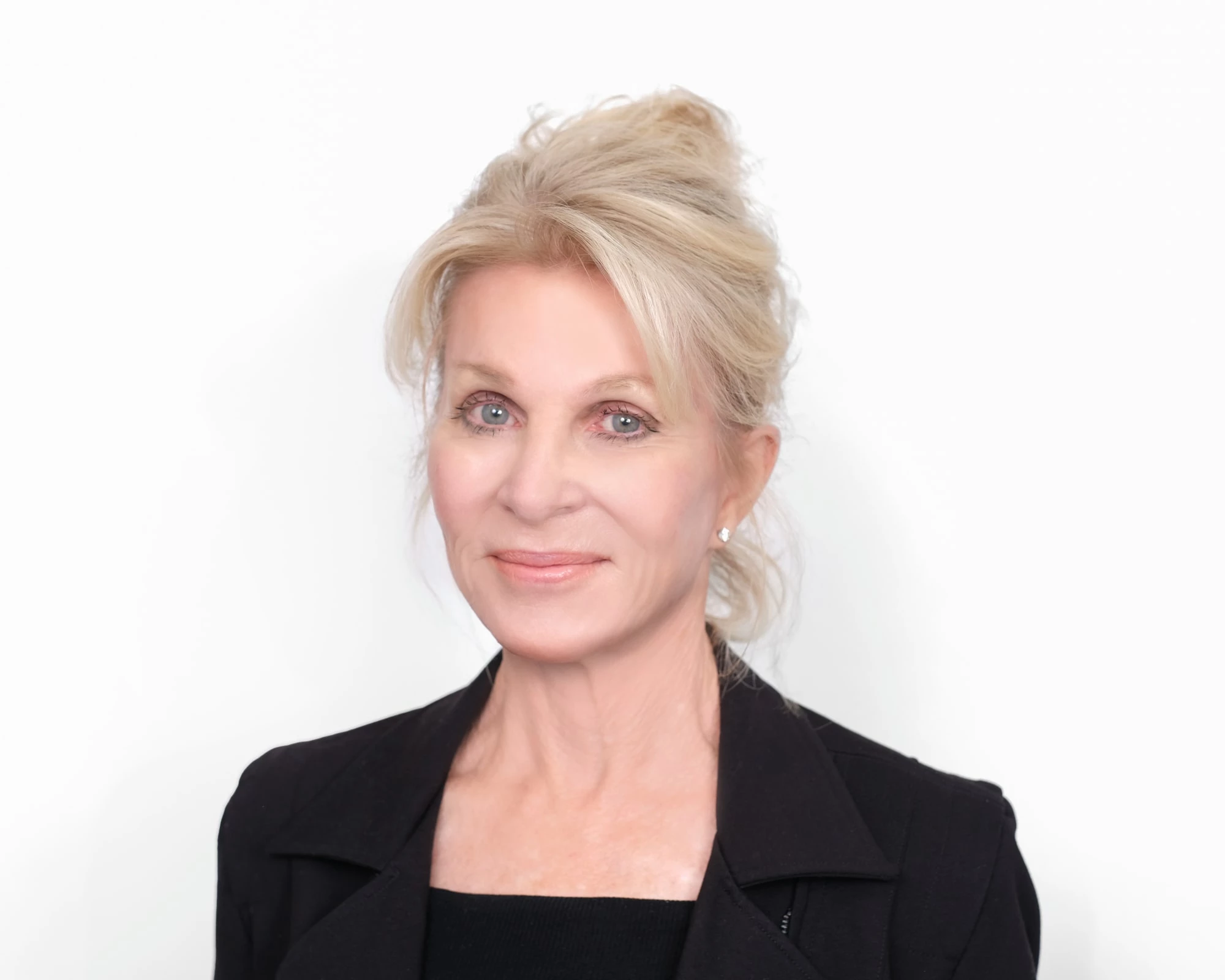 https://drsavalia.com/uploads/1657826807-leslie-049-small-min.jpg